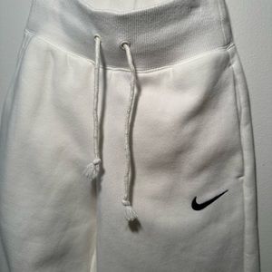 Women’s white Nike sweat pants